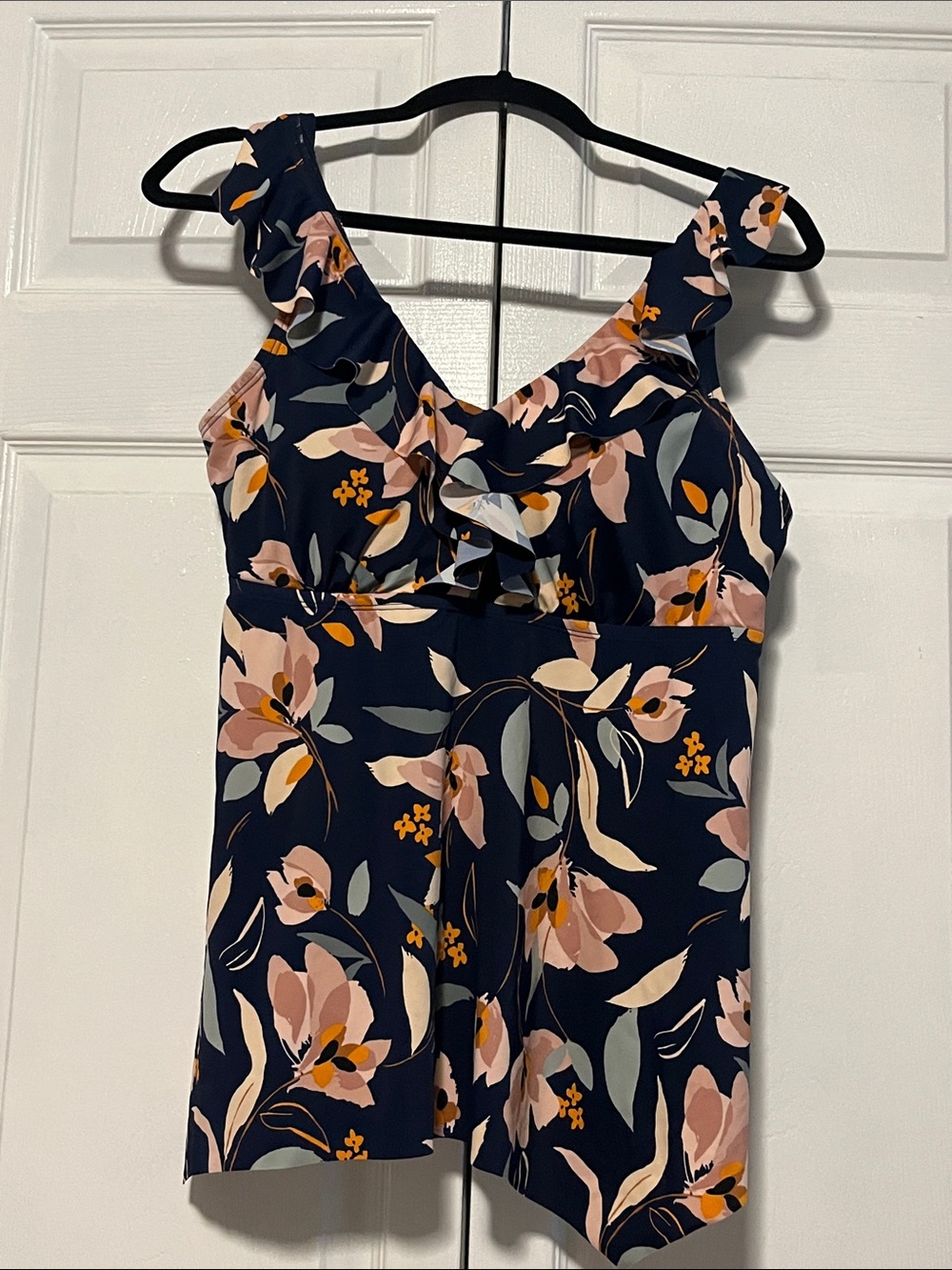 Women’s EVRI Navy Floral Ruffle Bathing Suit Top Size 1X
